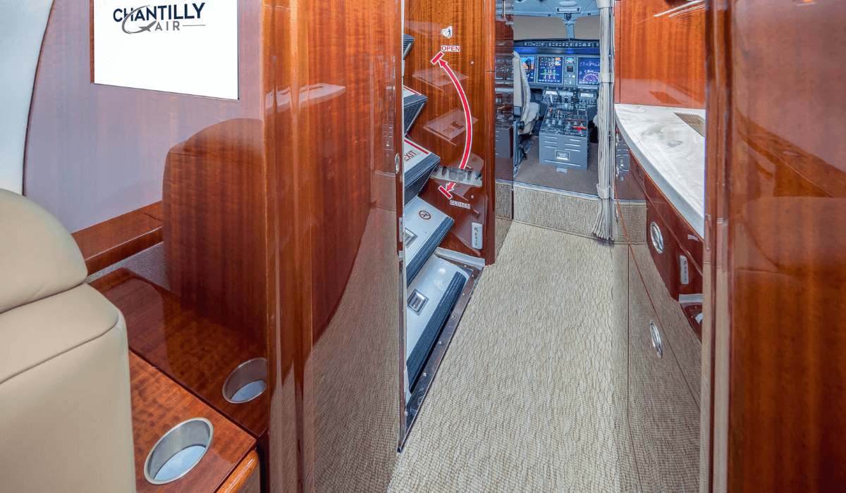8 Passenger Midsize Jet | Challenger 300 | Chantilly Air Fleet